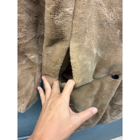 DKNY‎ Womens M Tan Faux Fur Coat Button Front Collar Soft Plush Winter Jacket - Picture 3 of 15